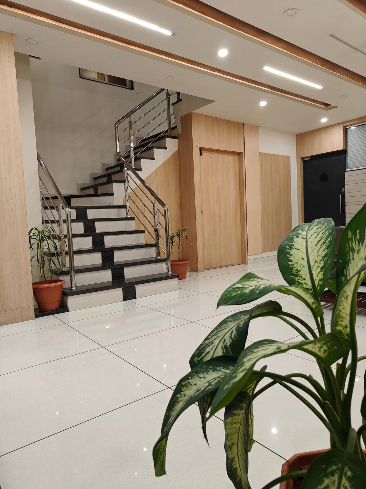 Hotel Sahyog & Rooms Surat Exterior foto
