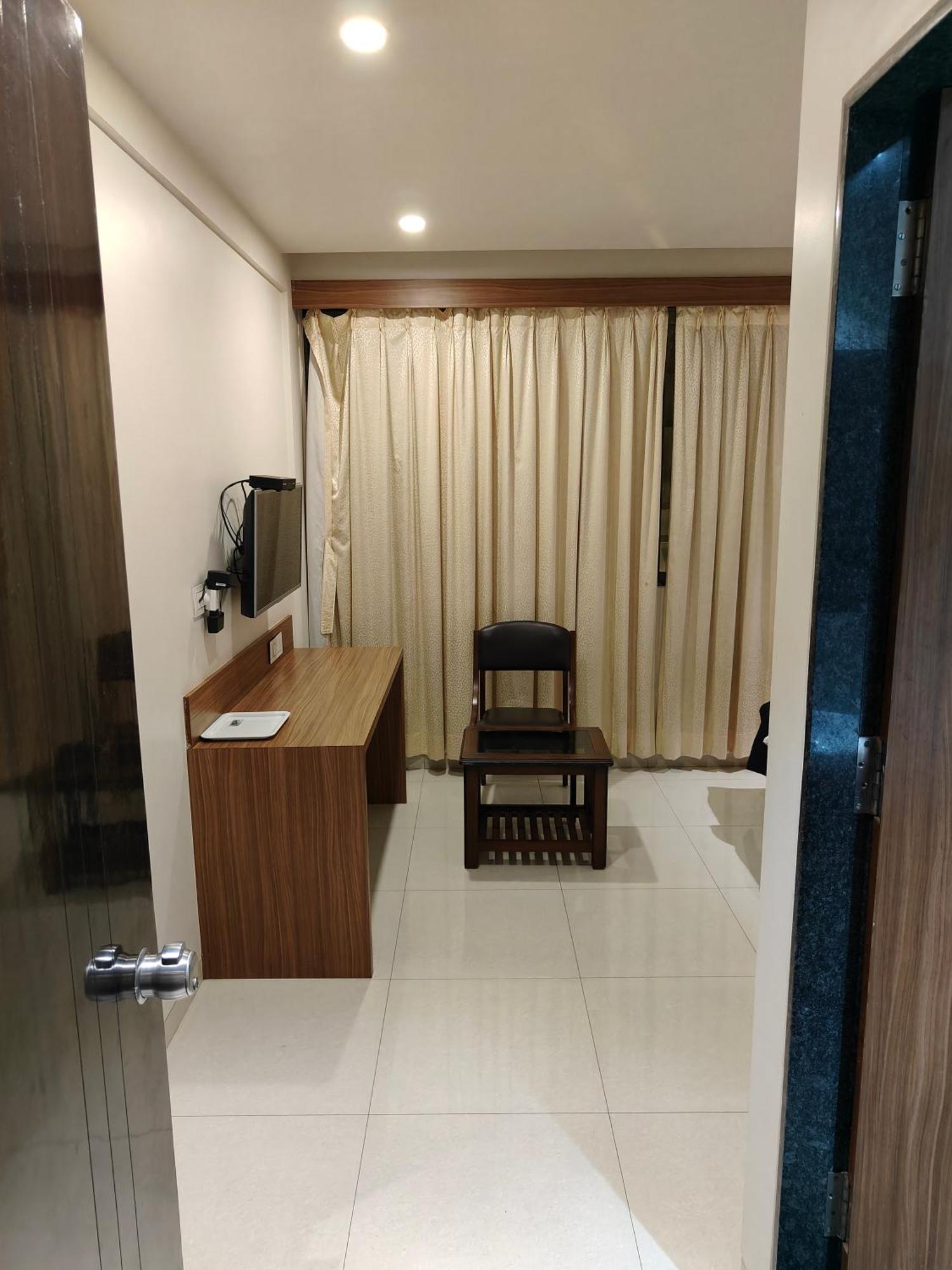 Hotel Sahyog & Rooms Surat Exterior foto